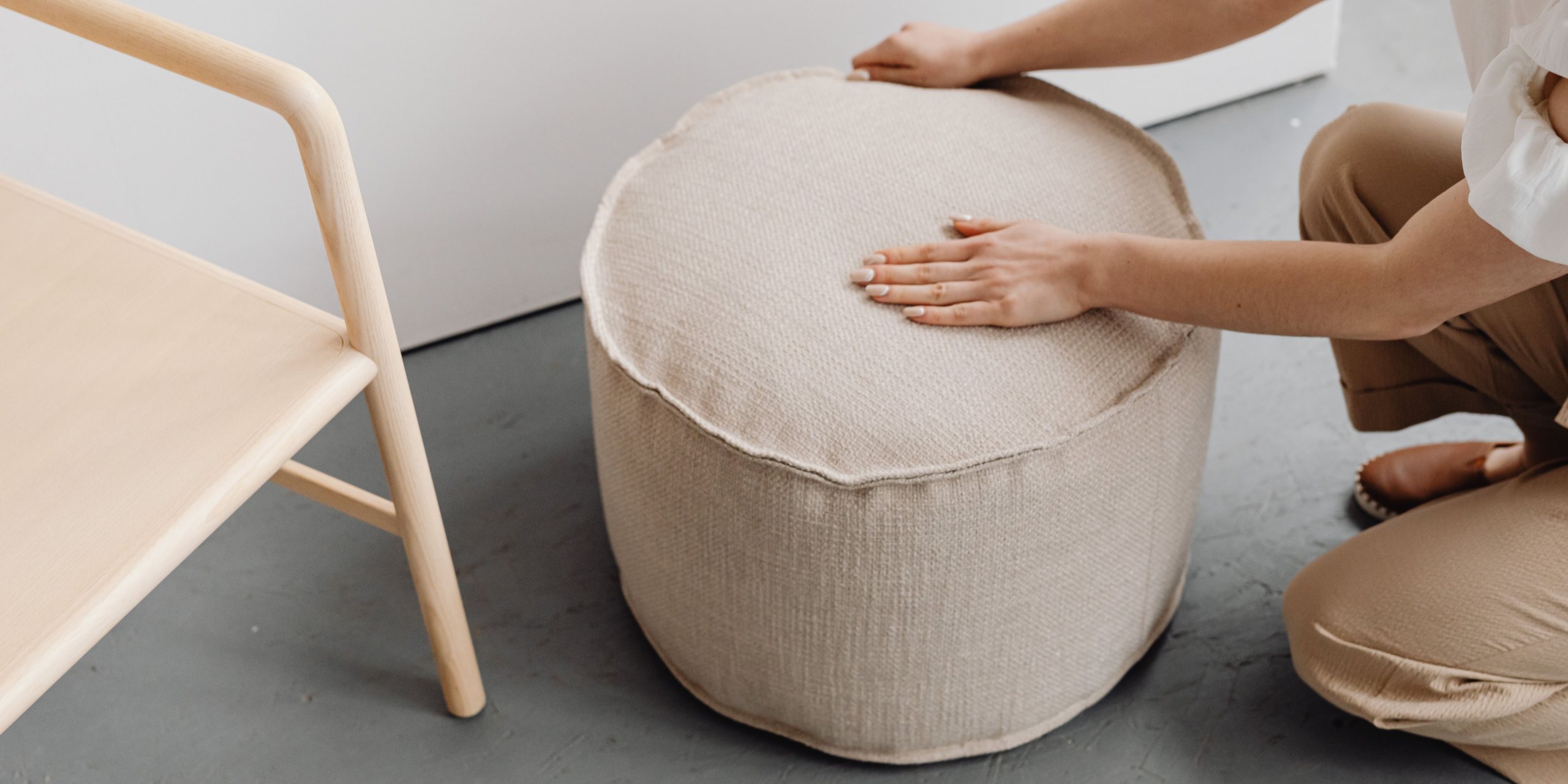 The Best Ottomans for Small Living Rooms: Storage, Style, and Value (Canada)