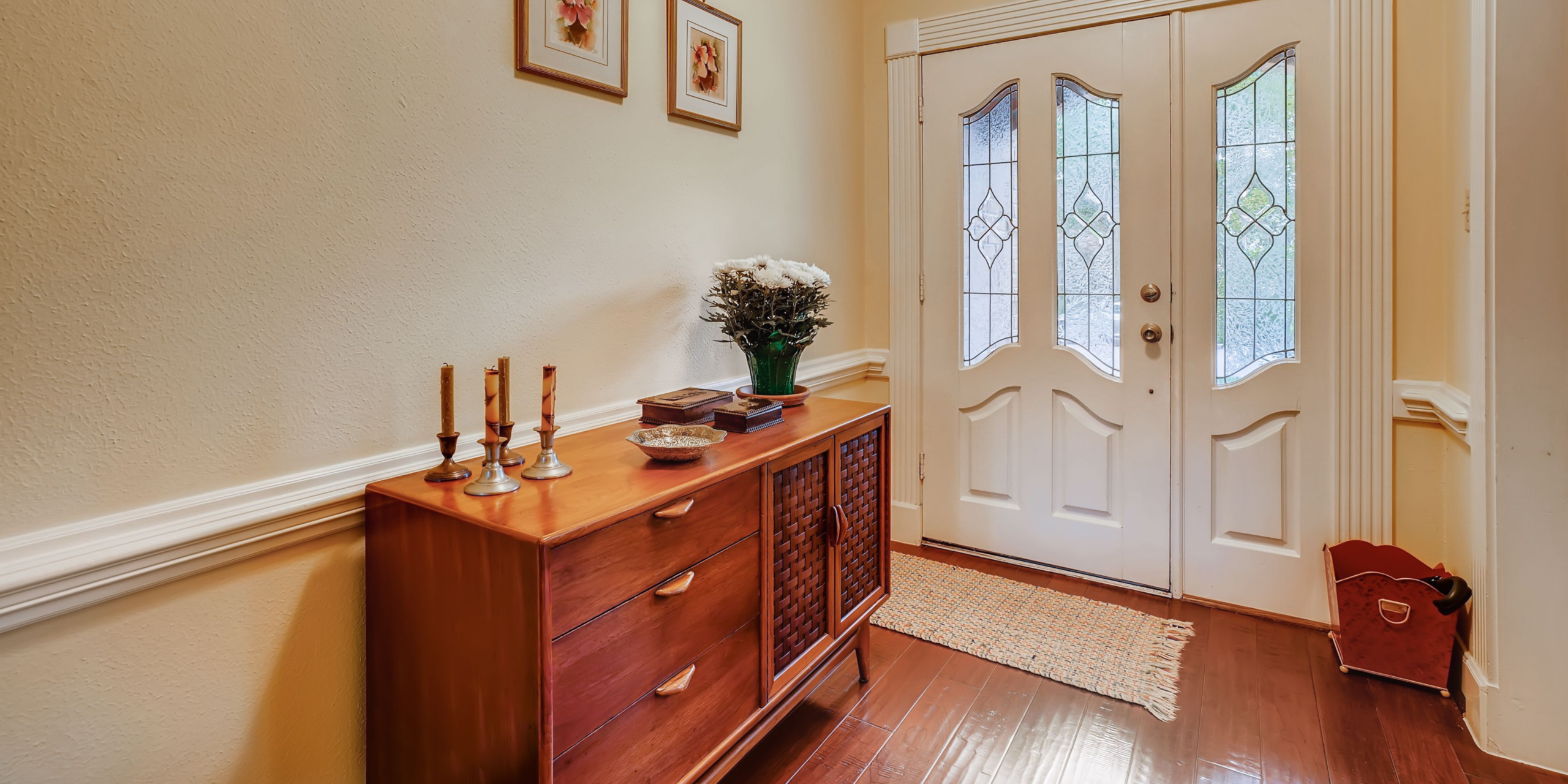 Console Tables That Work Hard: Entryway, Living Room & Hallway Ideas for Canadian Homes