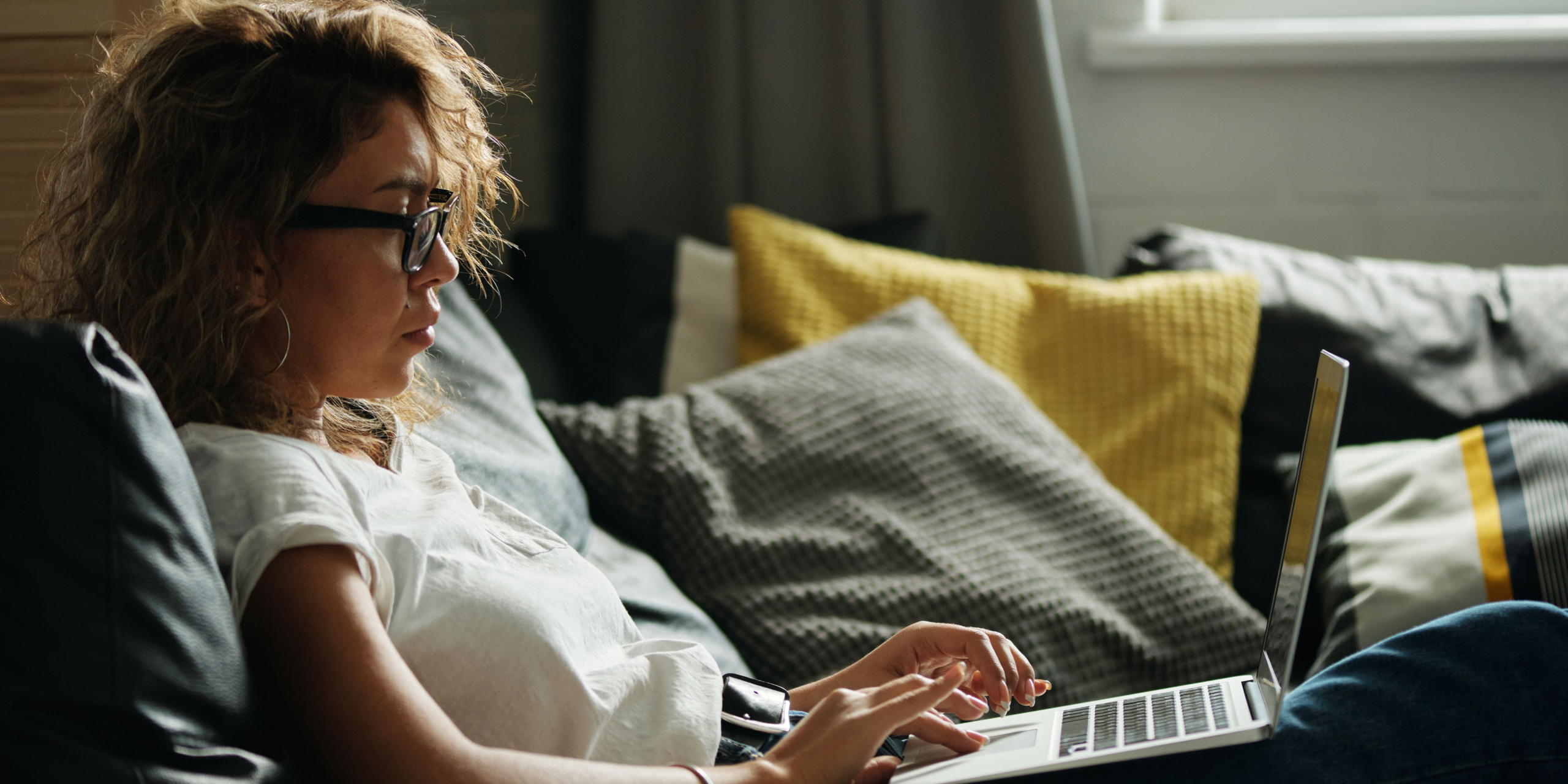 Wayfair vs. Amazon Furniture: Which Is Better for Canadian Shoppers?